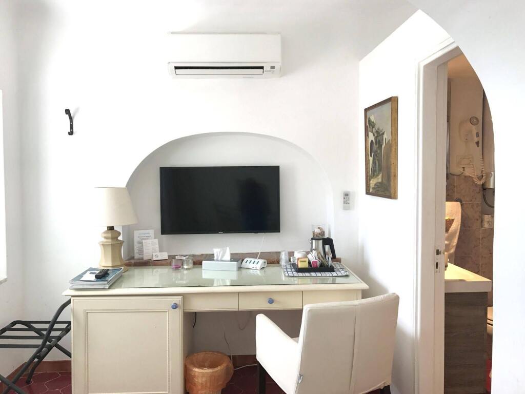 Capri Island Bliss: Your Mediterranean Escape to Paradise