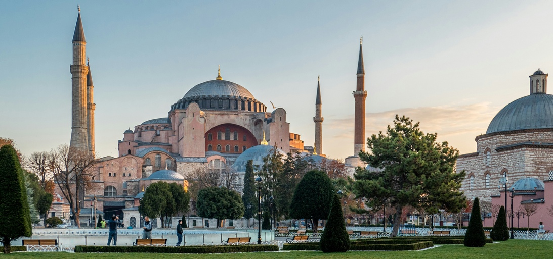 lewis-j-goetz-JbWg7W953LY-unsplash