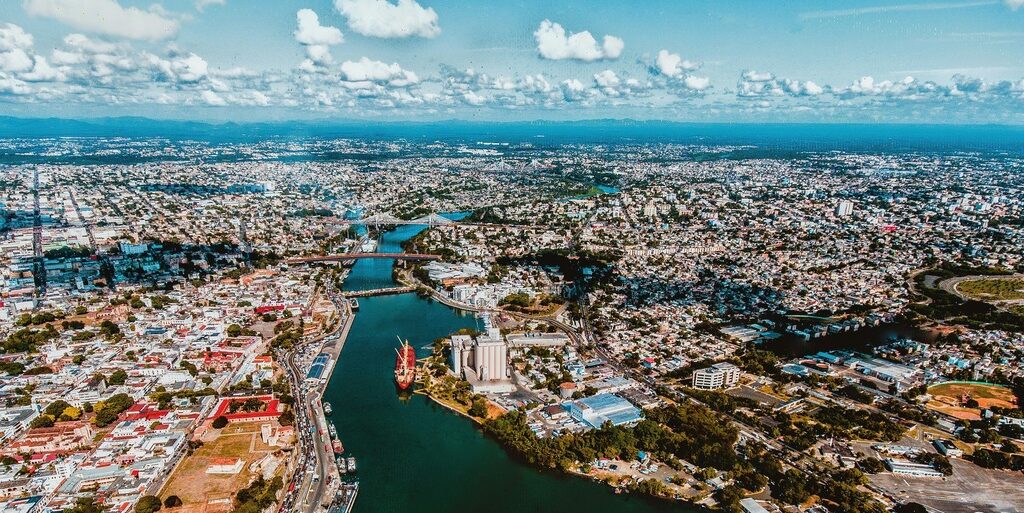 Catalonia Santo Domingo: Coastal Comfort in the City