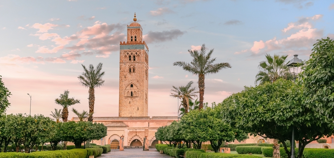 The,Majestic,Koutoubia,Mosque,Stands,Tall,Amidst,A,Serene,Garden
