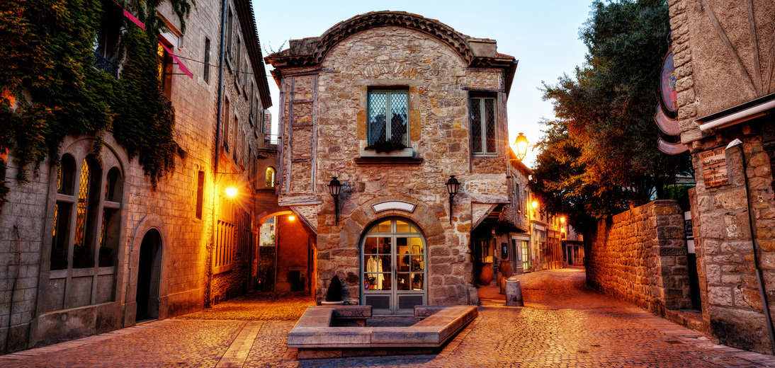 Cite,De,Carcassonne,,France,,Small,Alleys,During,Sunset.